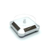 استند گردان ویترینی 360 درجه، سفید، با پنل خورشیدی و باتری، مناسب برای نمایش جواهرات، ساعت و محصولات کوچک در ویترین.