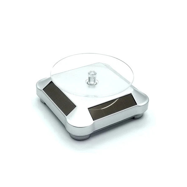 استند گردان ویترینی 360 درجه، سفید، با پنل خورشیدی و باتری، مناسب برای نمایش جواهرات، ساعت و محصولات کوچک در ویترین.