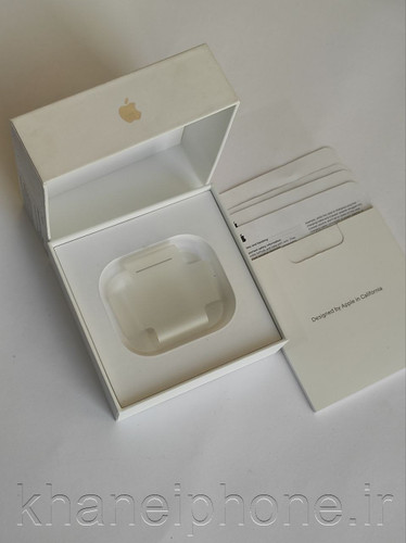 جعبه سفید مینیمال ایرپاد نسل دوم اپل با لوگوی اپل
