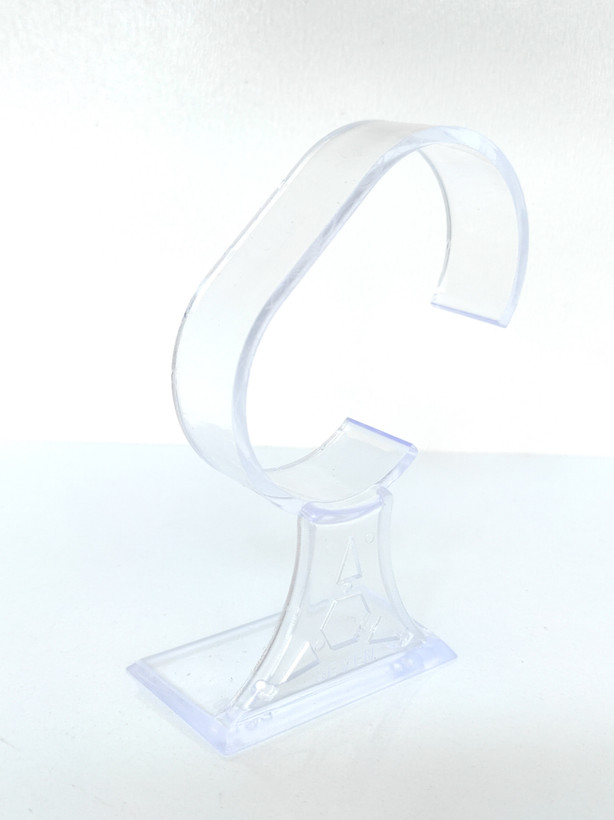 هلدر ساعت پلاستیکی شفاف، طراحی شده برای نمایش و نگهداری ساعتهای مچی با ساختار ارگونومیک و پایه محکم.