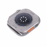 ماکت اپل واچ اولترا و اولترا ۲ با بدنه تیتانیوم نچرال و تیتانیوم مشکی، نمای نزدیک از طراحی لوکس و دقیق ساعت با صفحه نمایش بزرگ و دکمههای کناری.