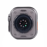 ماکت اپل واچ اولترا و اولترا ۲ با بدنه تیتانیوم نچرال و تیتانیوم مشکی، نمای نزدیک از طراحی لوکس و دقیق ساعت با صفحه نمایش بزرگ و دکمههای کناری.